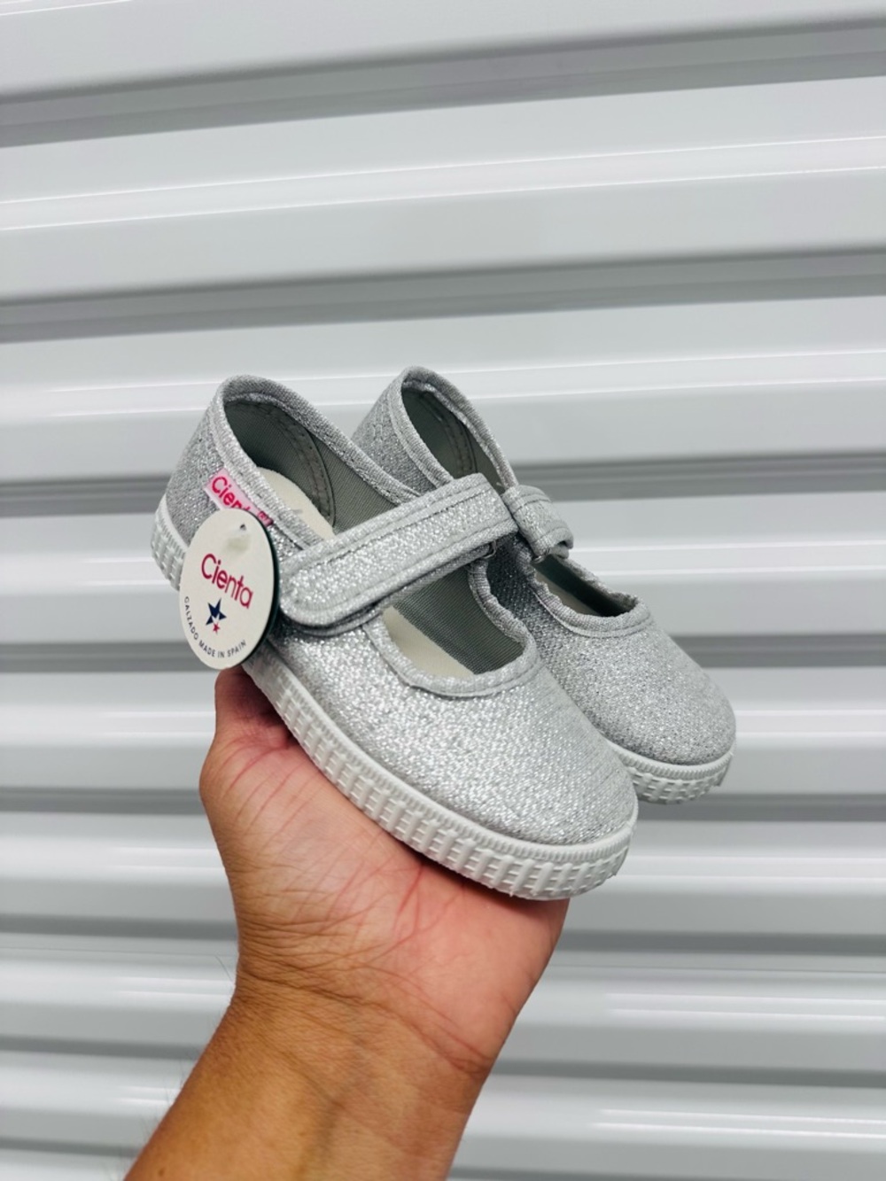 Cienta Sparkle Mary Jane Shoes in Silver